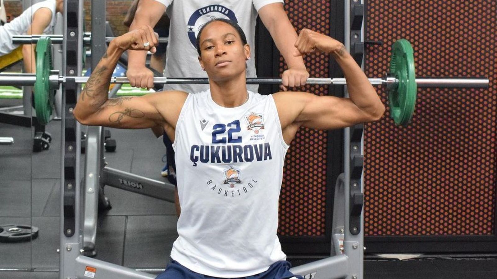 Yvonne Turner en el Cukurova