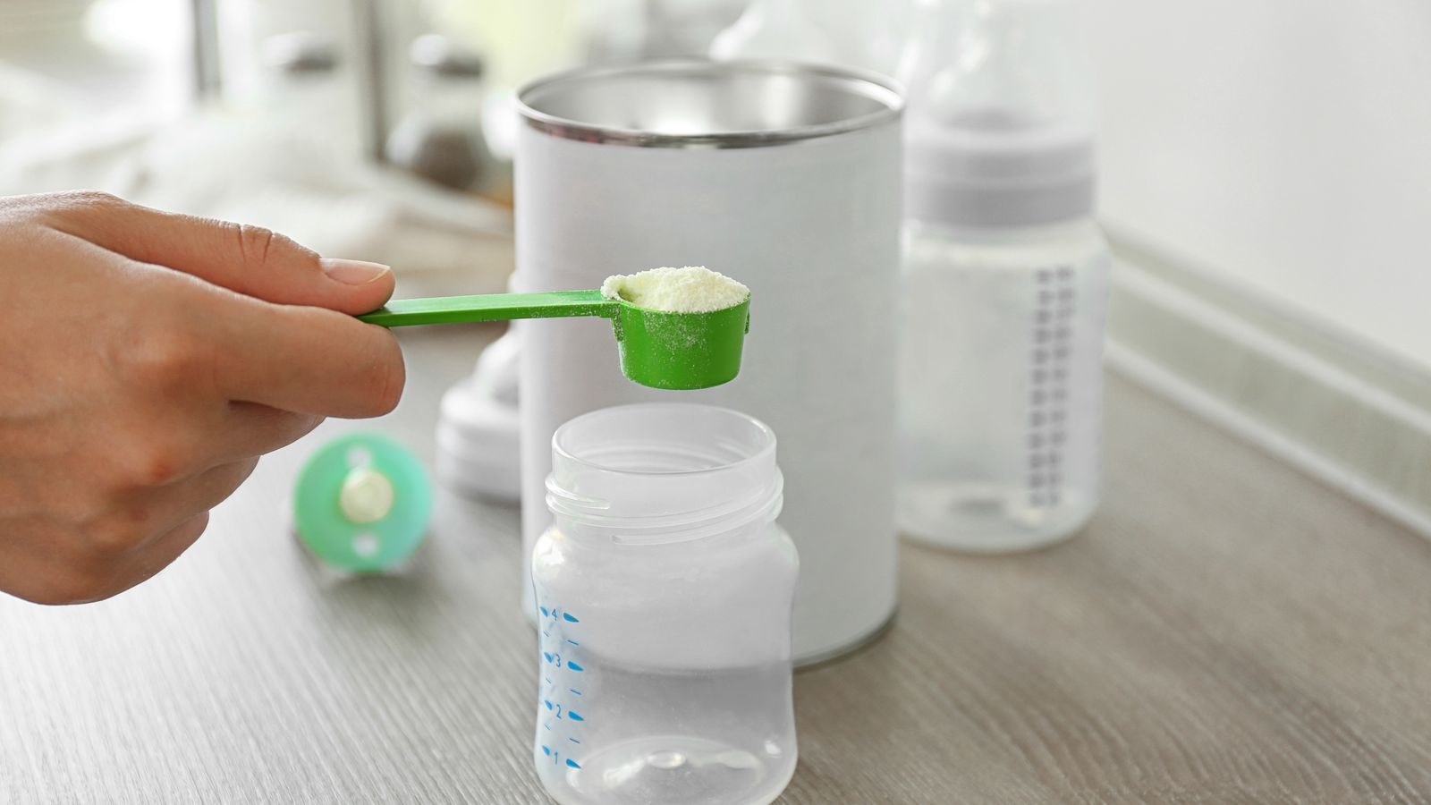 Productes per a bebés en una imatge d'arxiu