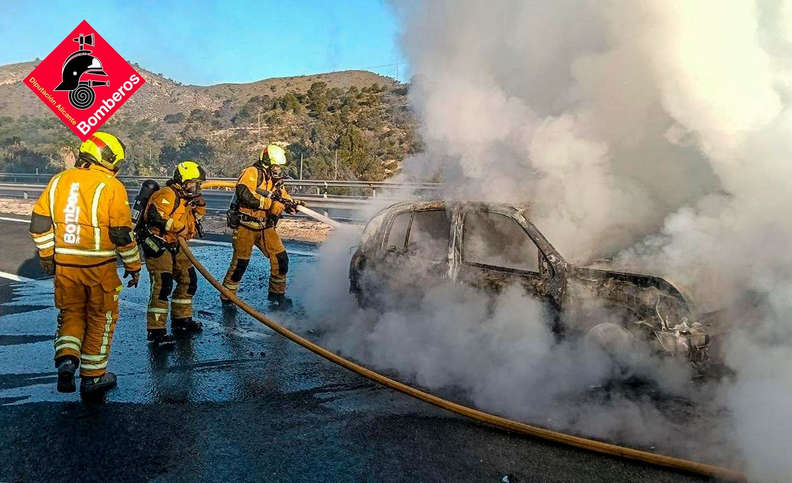 Vehicle calcinat a l'AP-7, a la Vila Joiosa