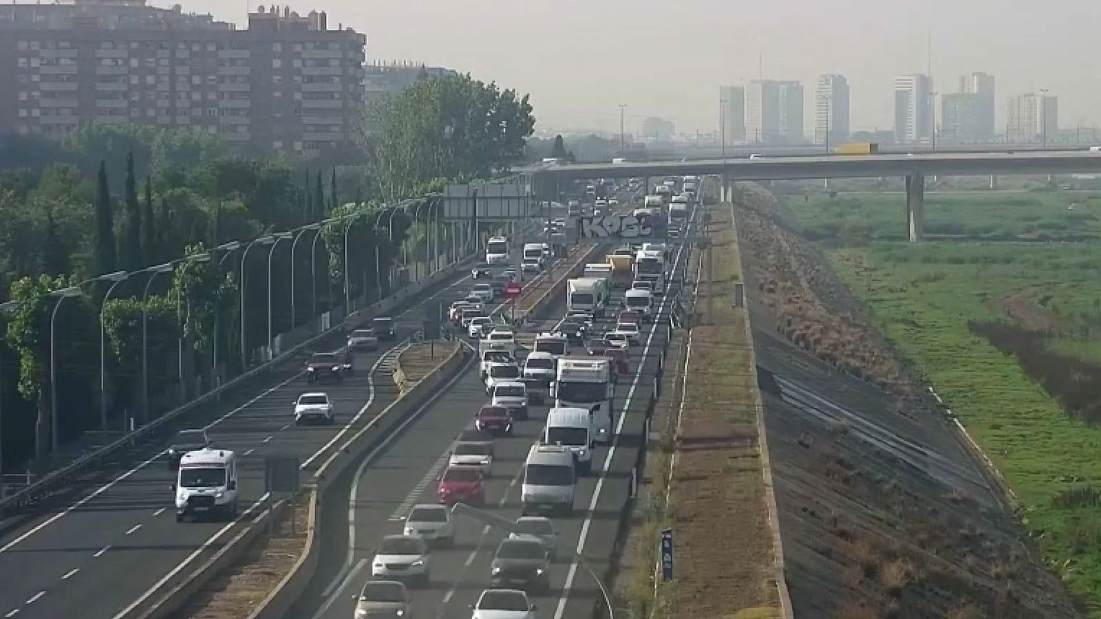 Trànsit d'entrada i eixida a València per la V-30 amb retencions este matí