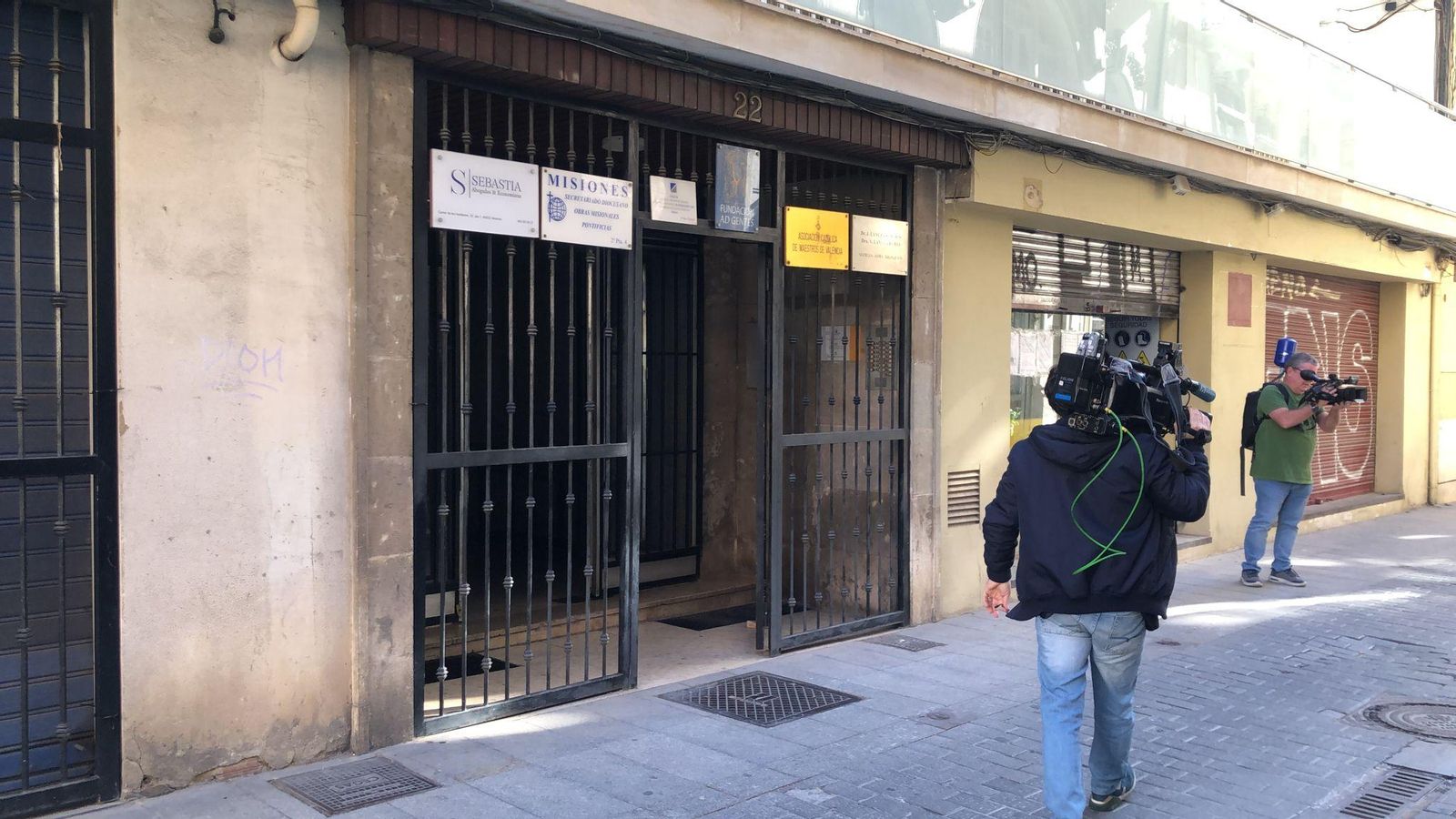 Edifici del carrer Avellanes de València on ha sigut trobat el cos