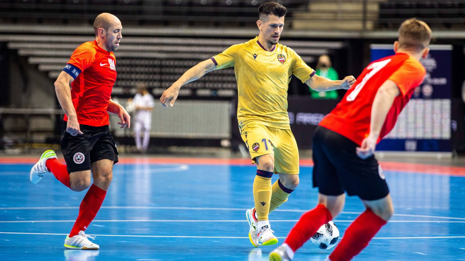 Gallo, en una acció del partit