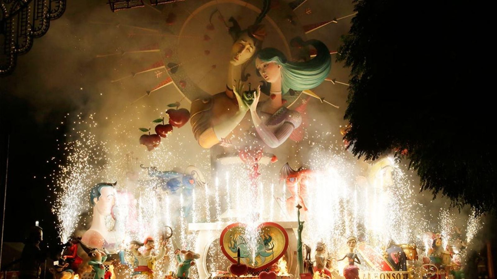 S’ajornen les Fogueres de Sant Joan al setembre per l’evolució de la pandèmia