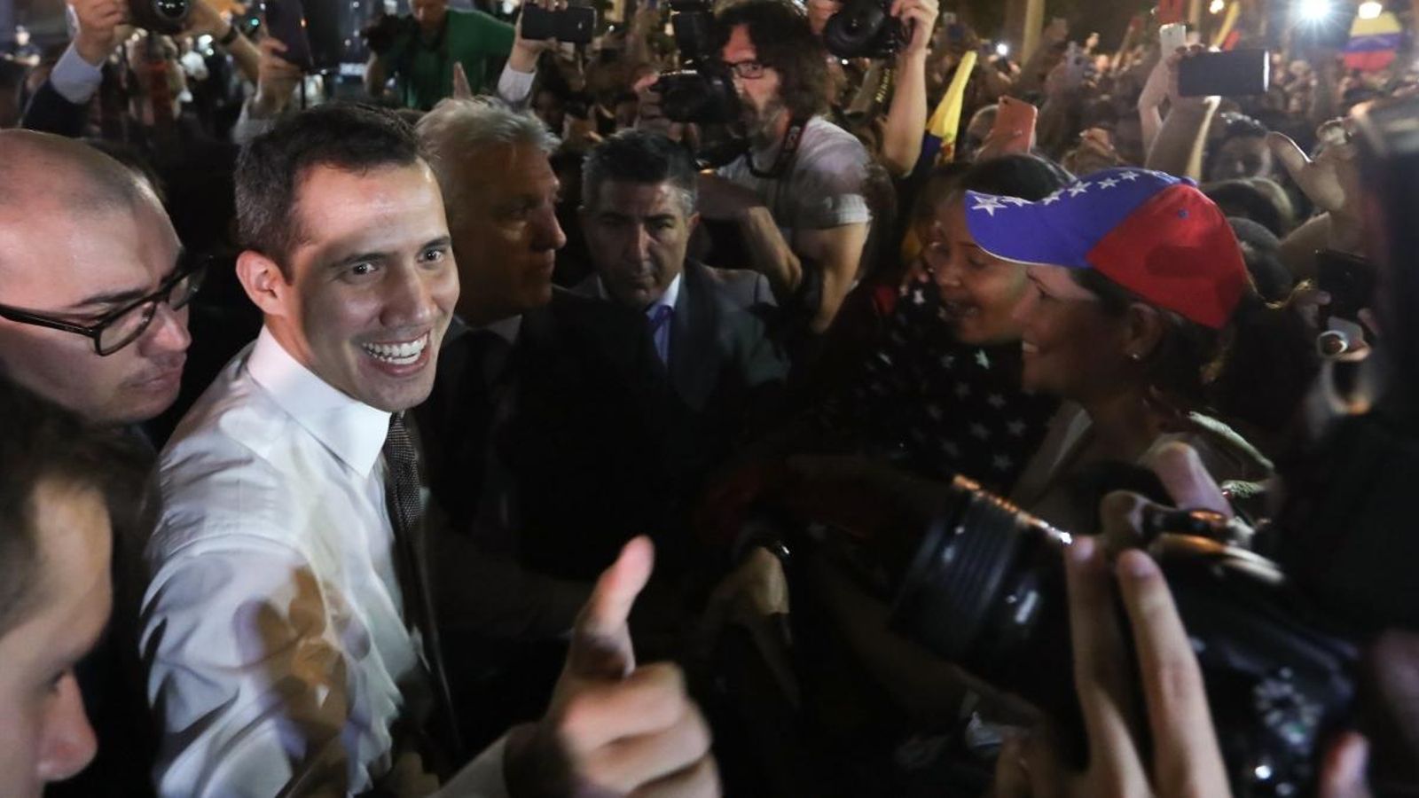 Guaidó saluda els veneçolans residents a Buenos Aires (Efe)