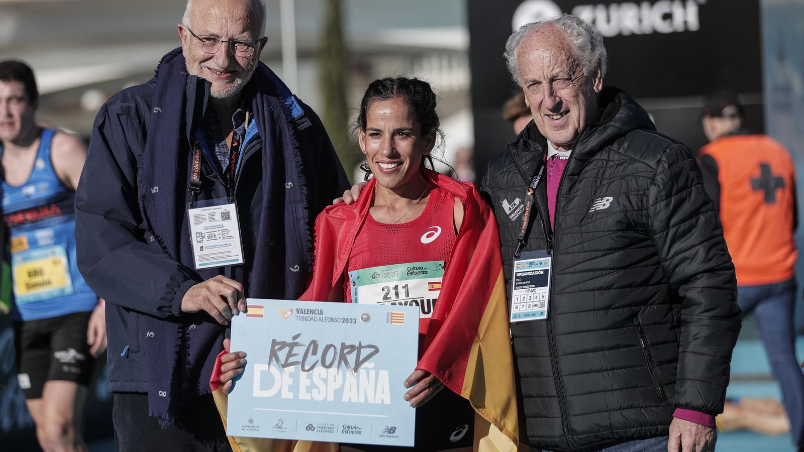 Juan Roig i Paco Borao al costat de Majida Maayouf, rècord femení d'Espanya Juan Roig i Paco Borao al costat de Majida Maayouf, rècord femení d'Espanya