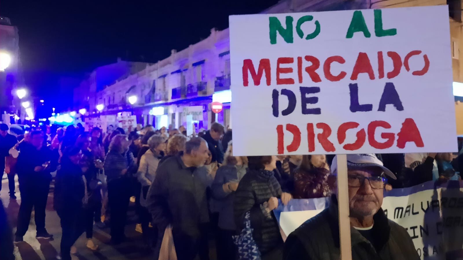 El veïnat de la Malva-rosa es manifesta contra el mercat de la droga al barri