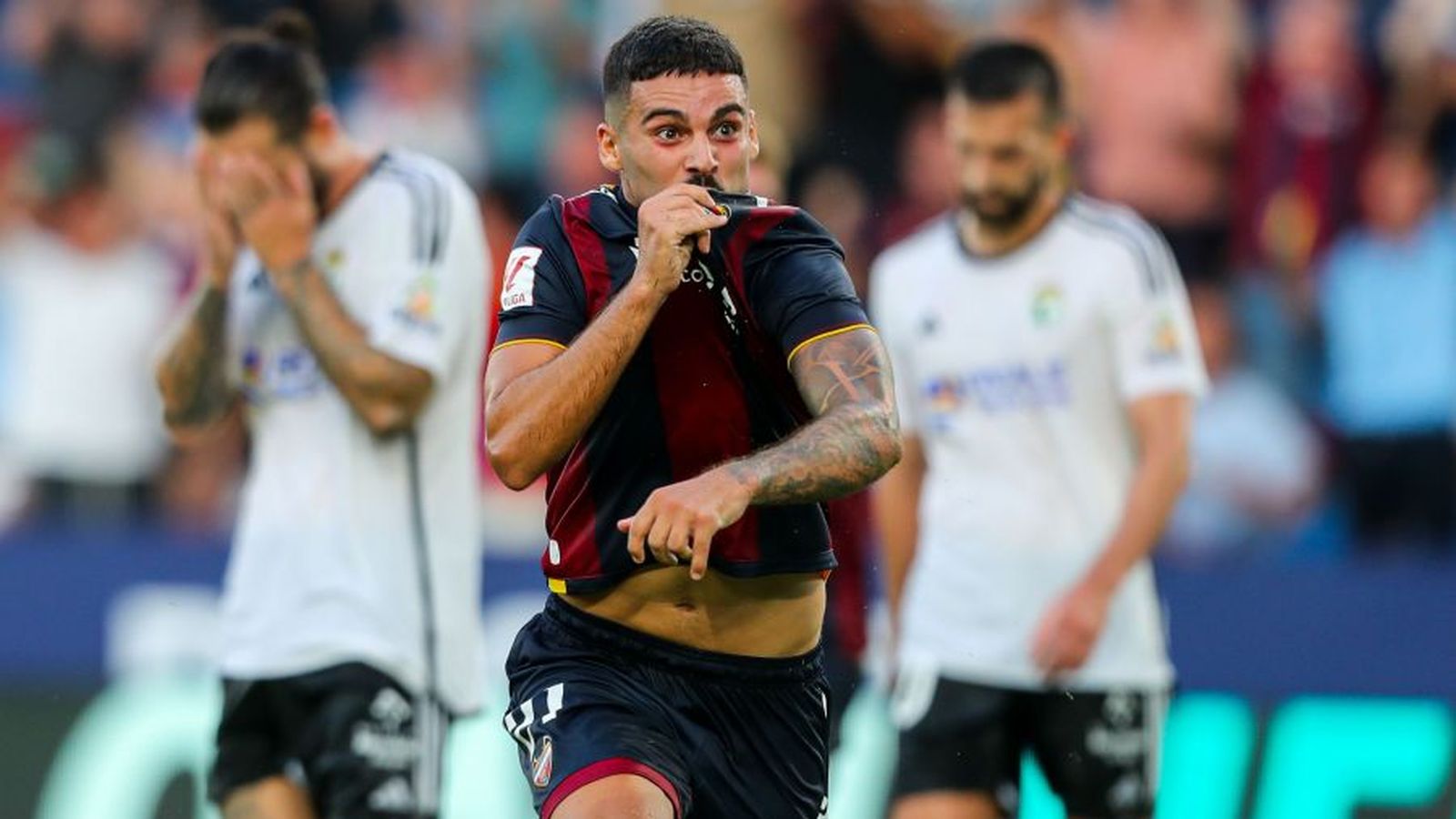 Sergio Lozano, durant la celebració del segon gol del Llevant