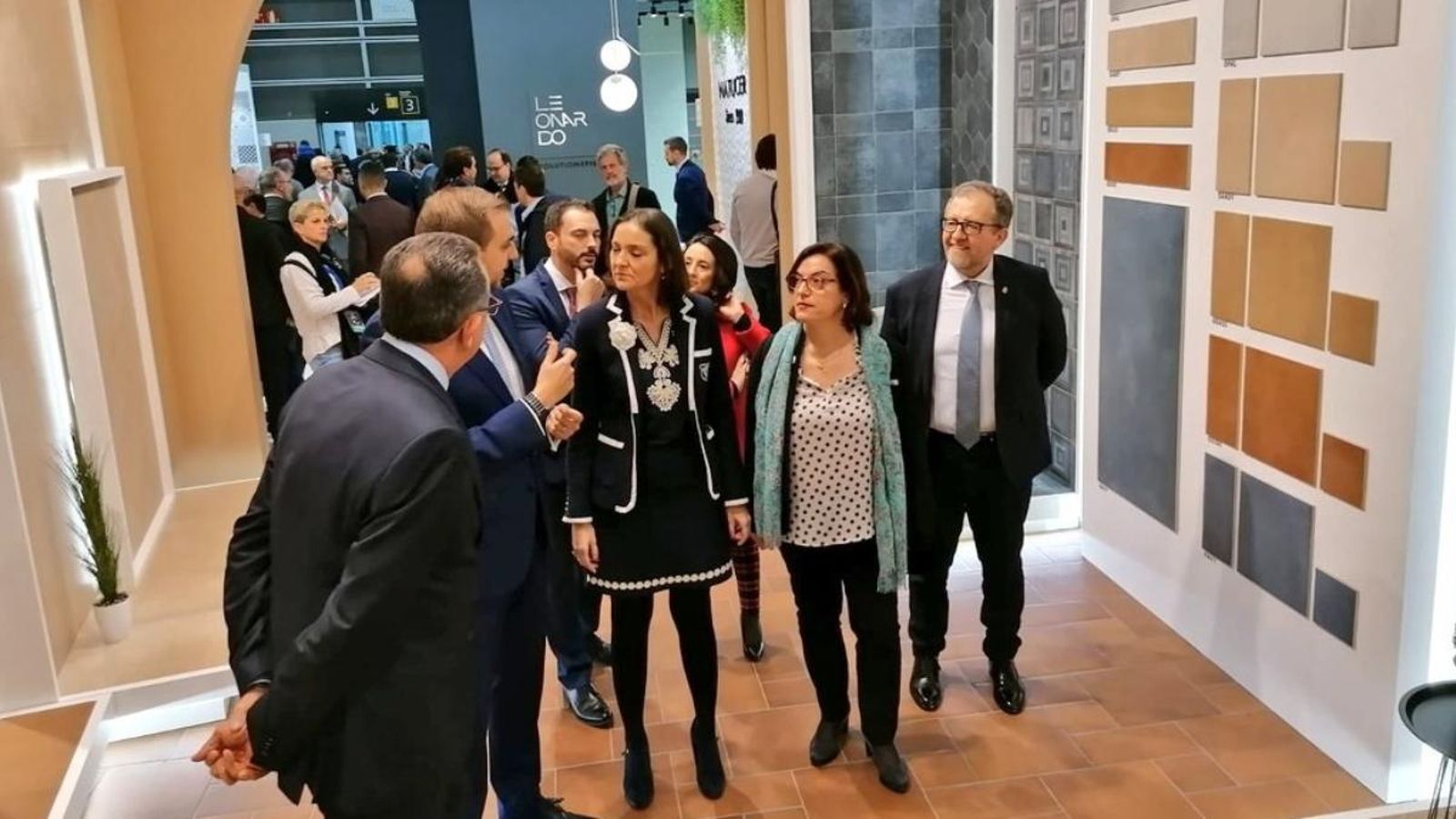La ministra d’Indústria, Comerç i Turisme, Reyes Maroto, ha visitat Cevisama, a Fira València