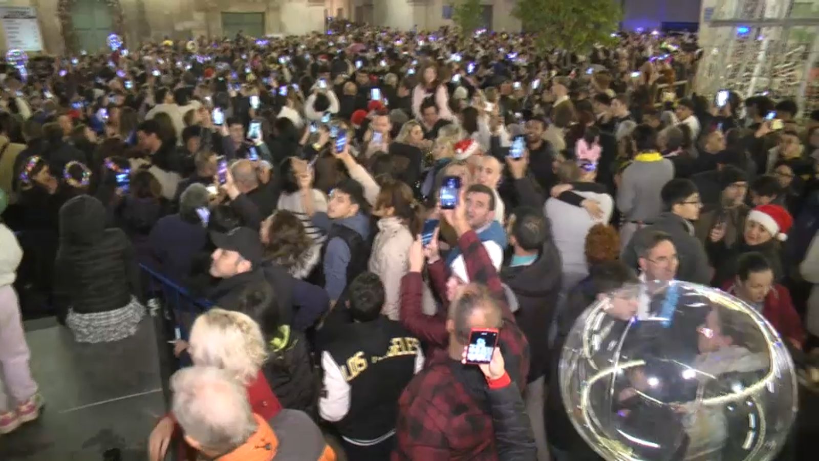 Campanades a la plaça de l'Ajuntament d'Alacant