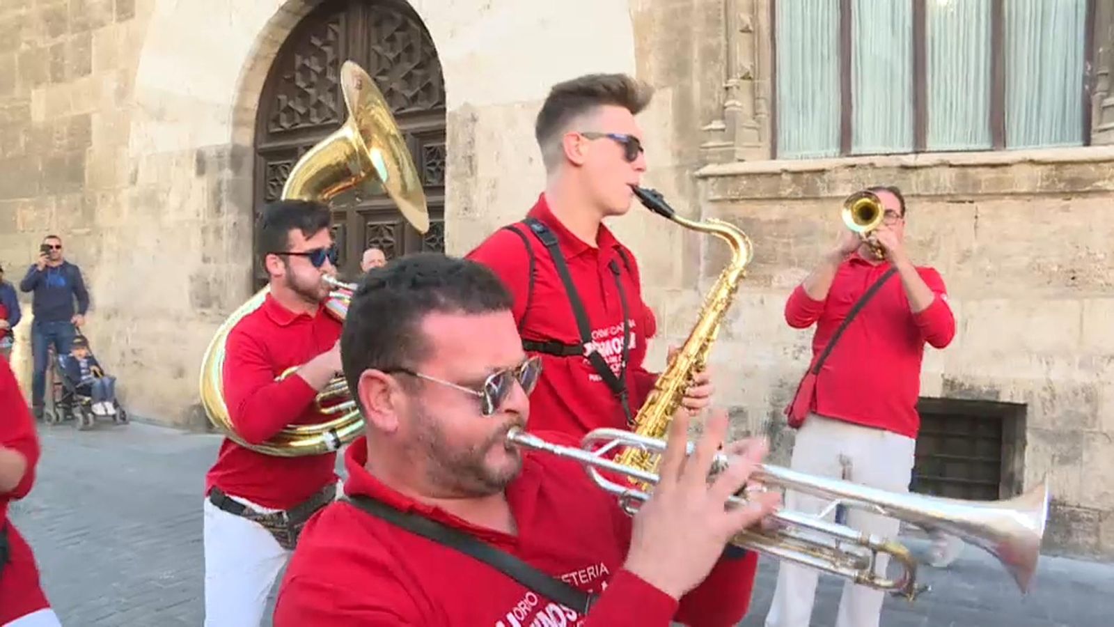 VÍDEO | Veto als comiats de fadrí i fadrina amb xaranga