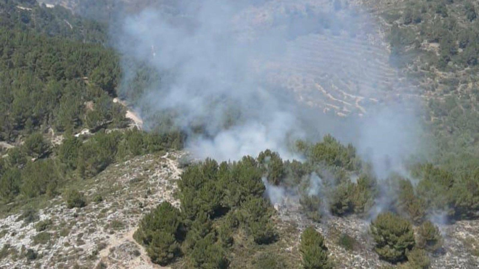 Una imatge de l'incendi que crema a Borriol