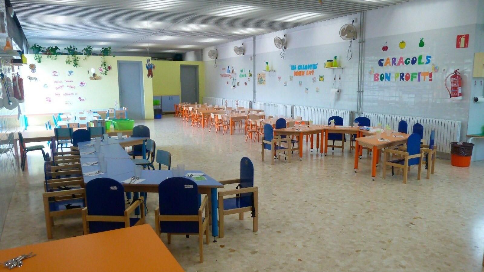 Una classe buida d'un col·legi de València