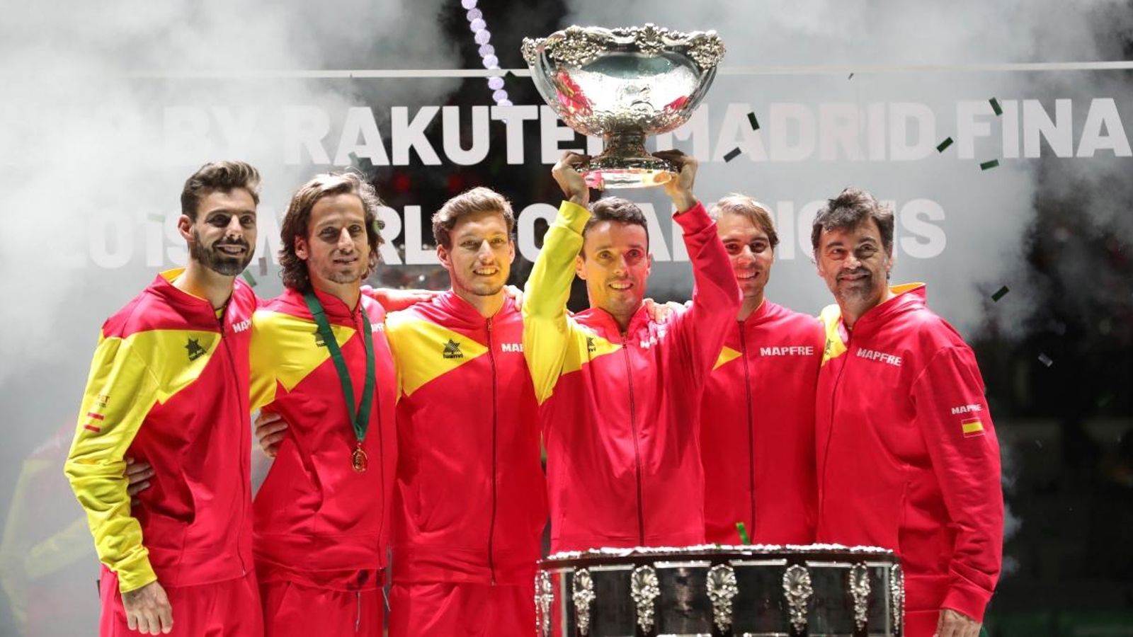 Roberto Bautista és el primer a alçar l’Ensaladera