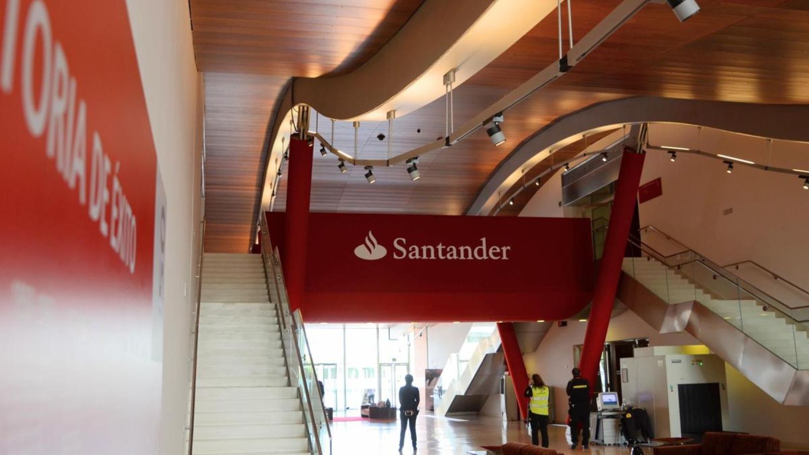 Banc Santander ofereix prejubilacions des dels 53 anys als treballadors que s\'acullen a l’ERO