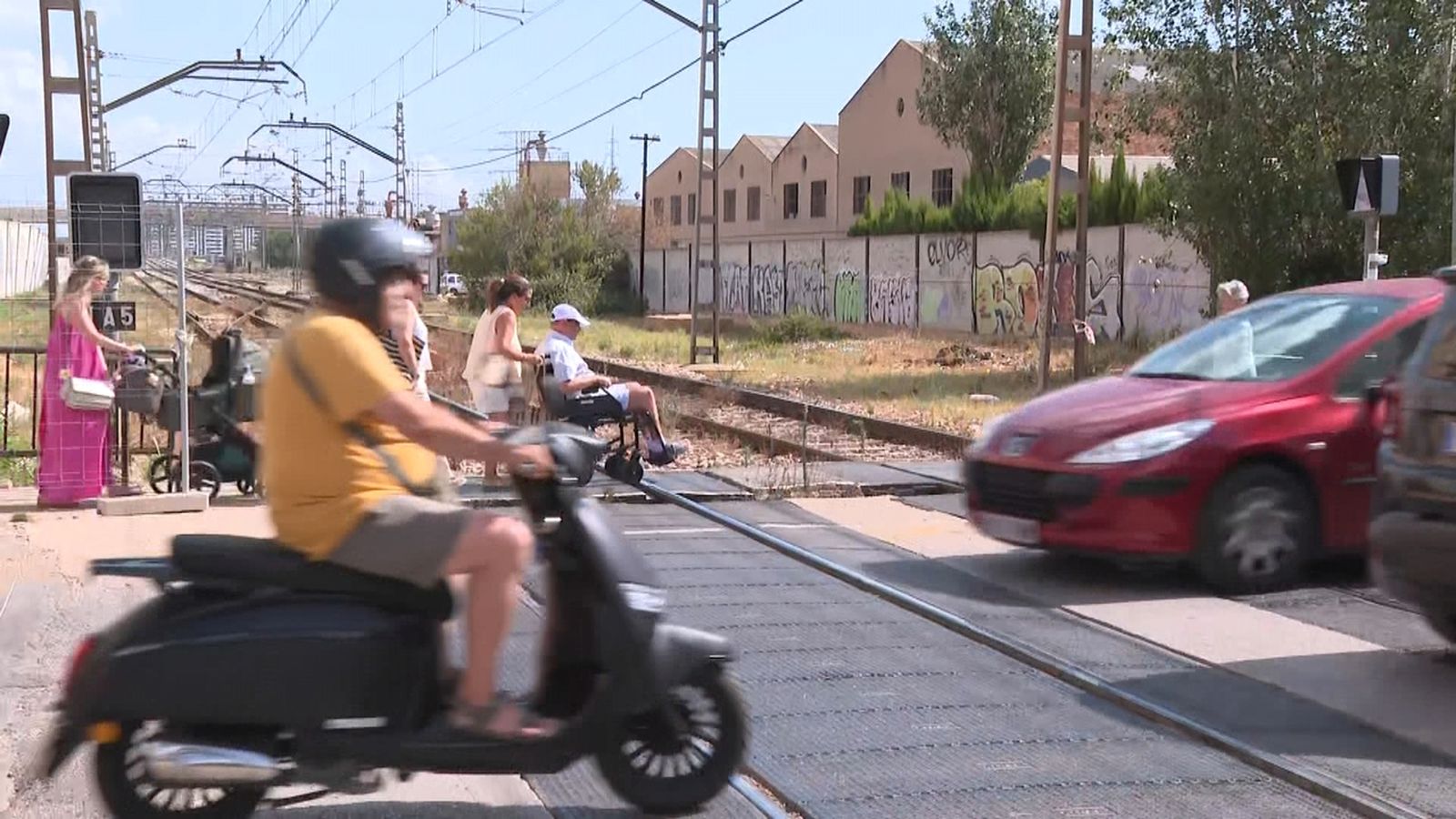 Adif trau a exposició pública el túnel per a vianants que evitarà el perillós pas a nivell entre Alfafar i Sedaví