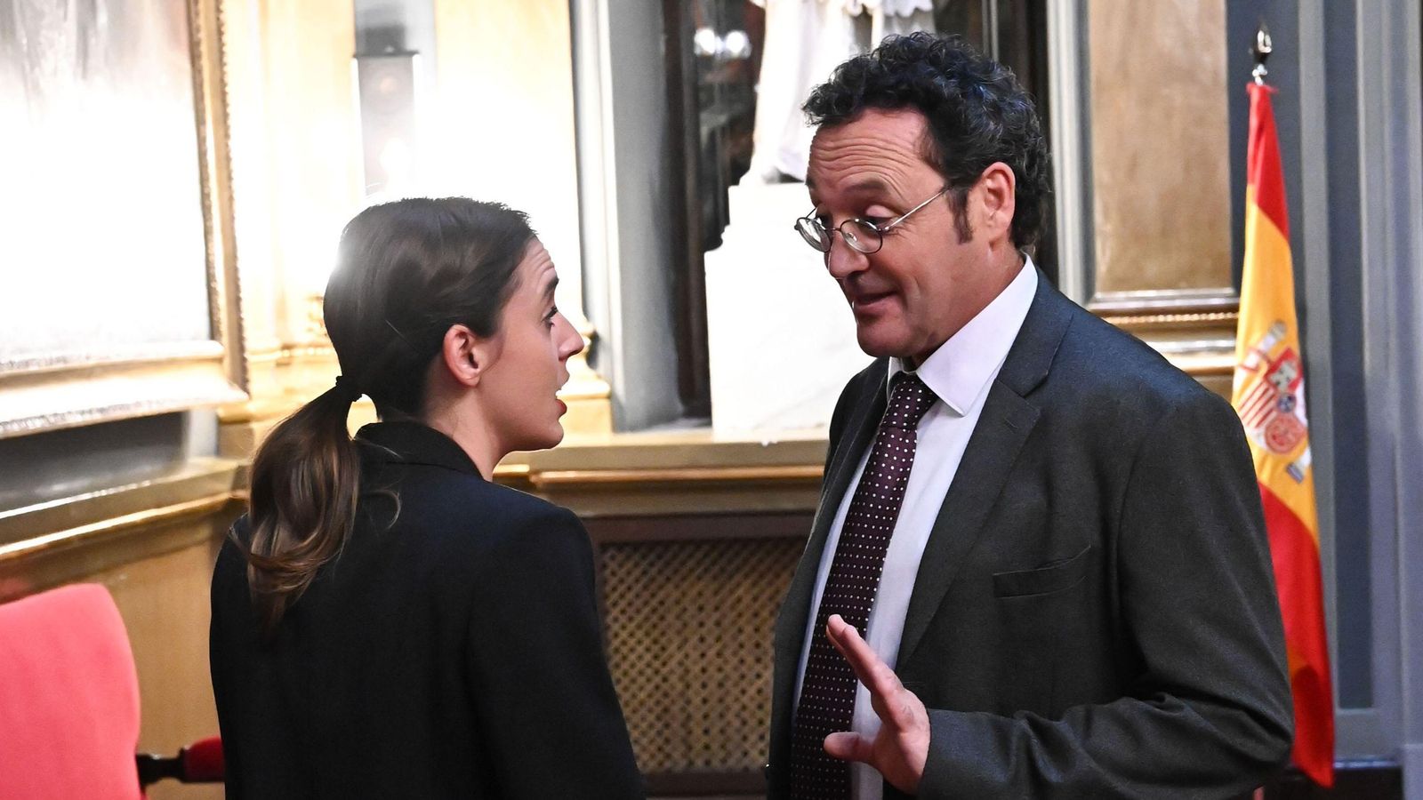 La ministra d'Igualtat, Irene Montero, parla amb el fiscal general de l'Estat, Álvaro García Ortiz, aquest dijous al Senat a Madrid