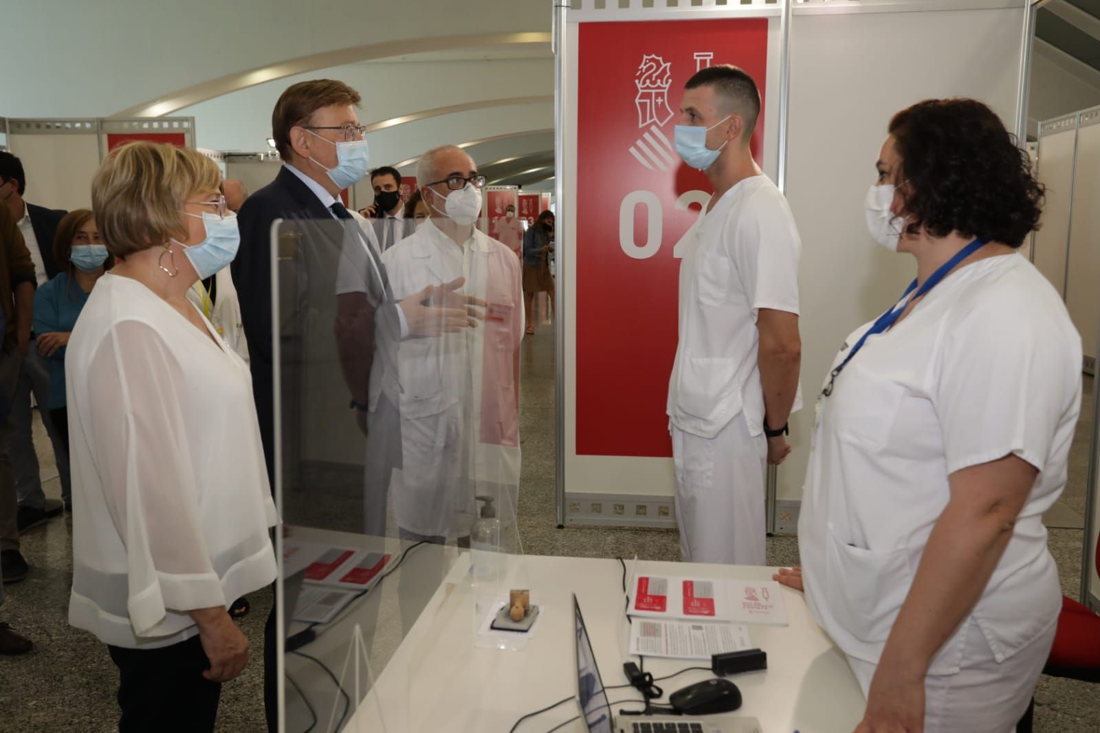 Puig, aquest dimarts, en la visita al centre de vacunació massiva de  la Ciutat de les Ciències