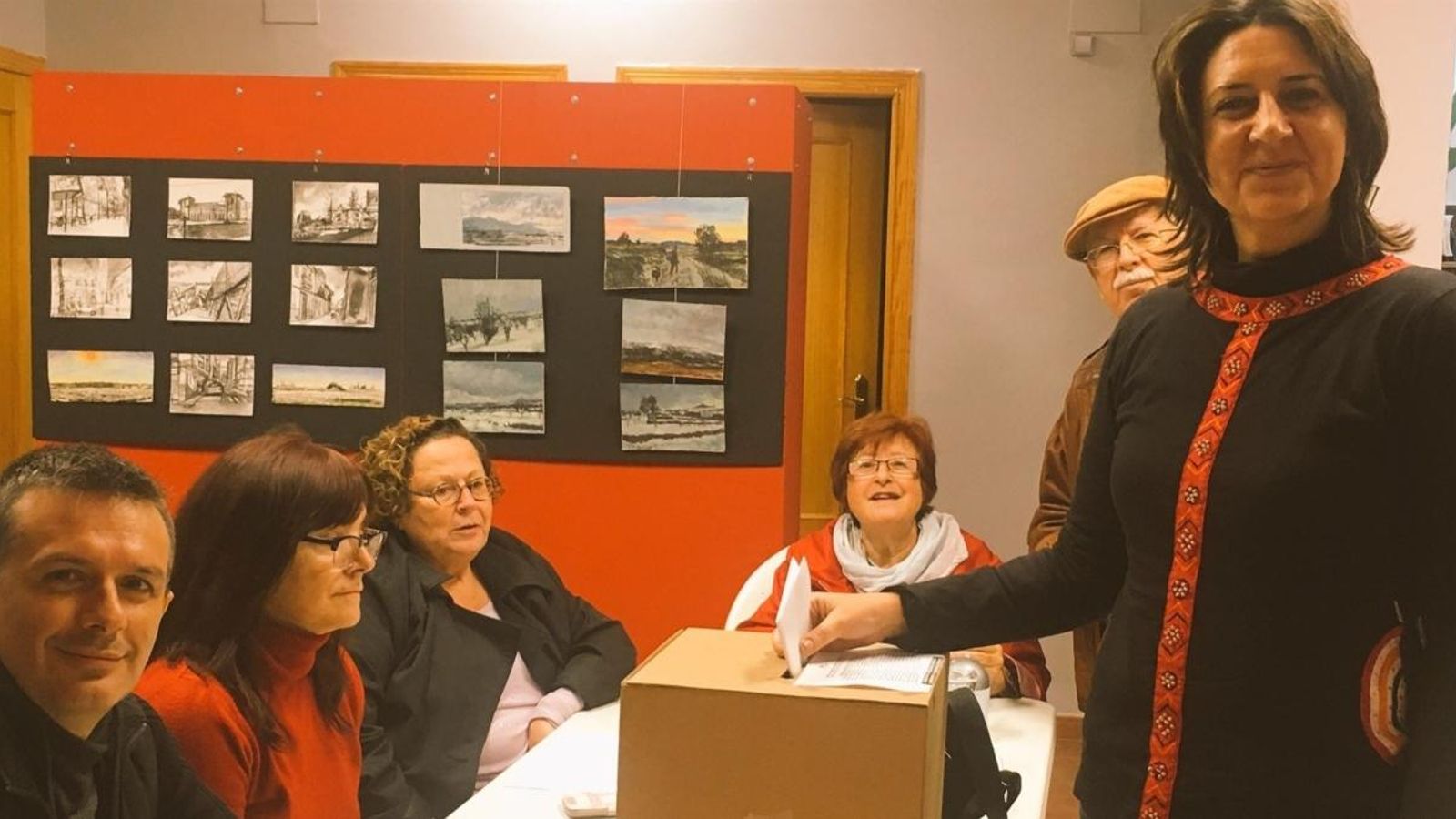 La candidata Rosa Pérez Garijo en el moment de la votació