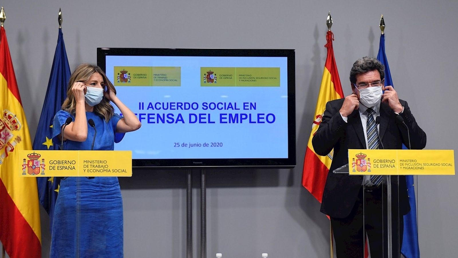 Yolanda Díaz i José Luis Escrivá, en la seu del ministeri de Treball