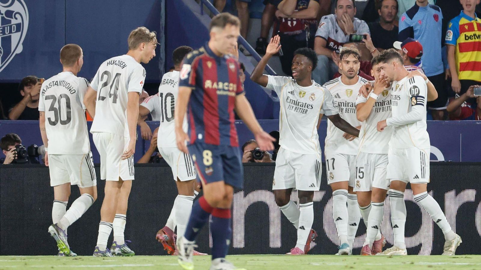 Els jugadors del Madrid celebren un dels gols