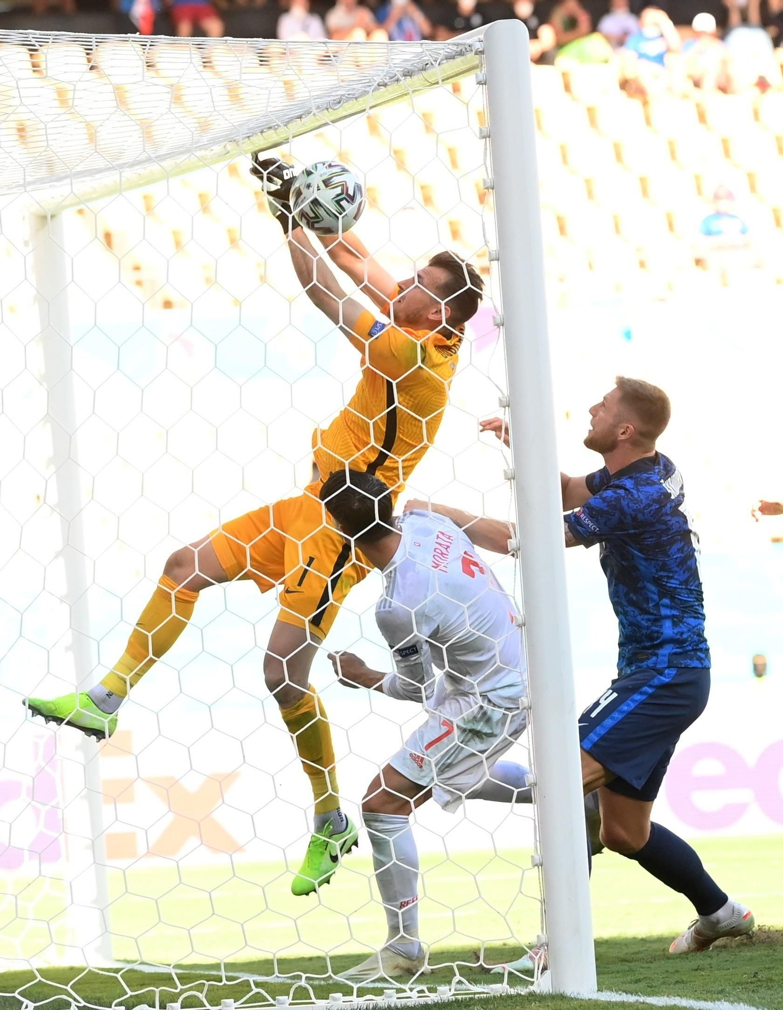 Dubravka falla en el primer gol d'Espanya