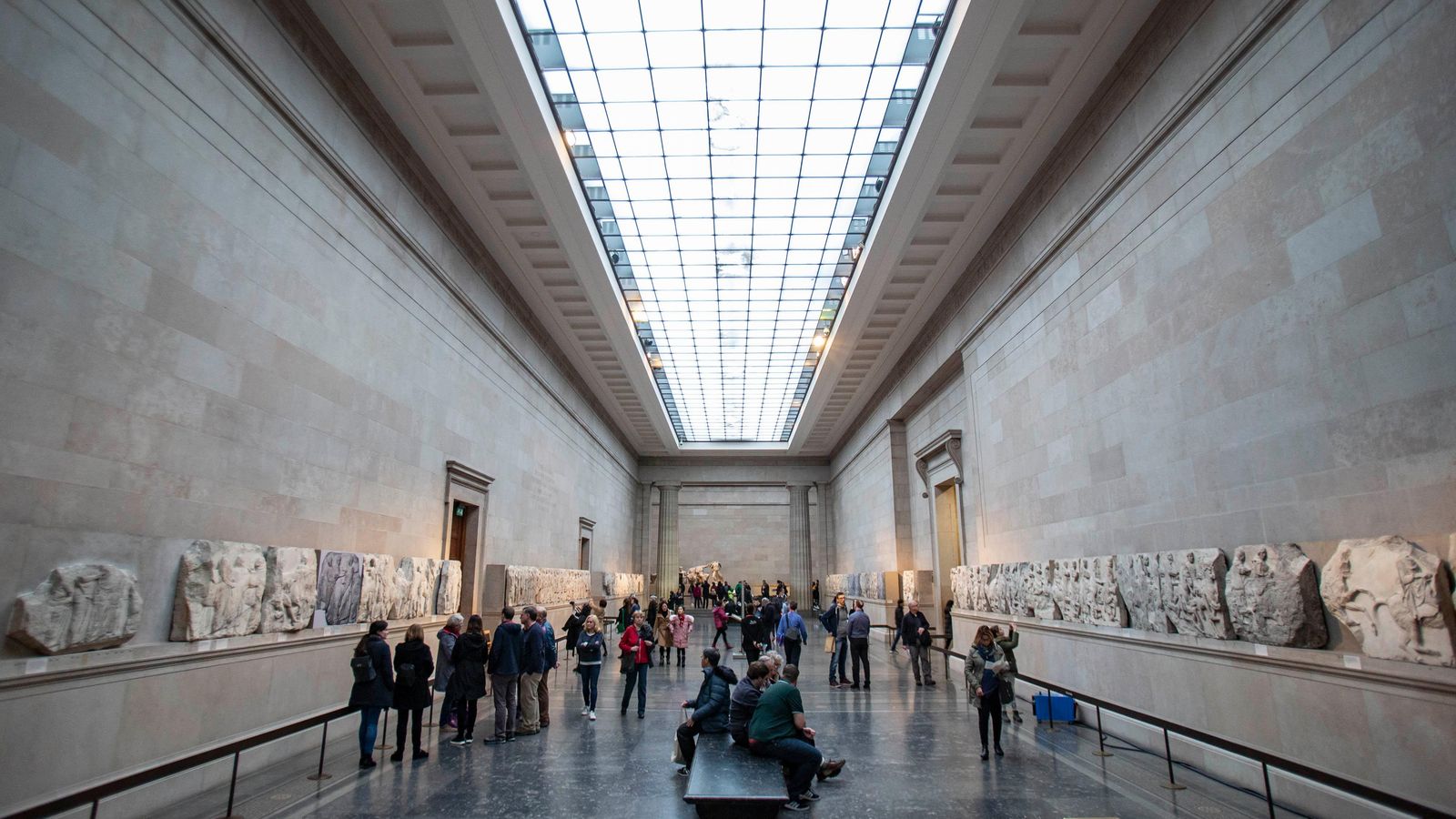 Imatge de part del fris de marbre a les galeries del Partenó al Museu Britànic Imatge de part del fris de marbre a les galeries del Partenó al Museu Britànic