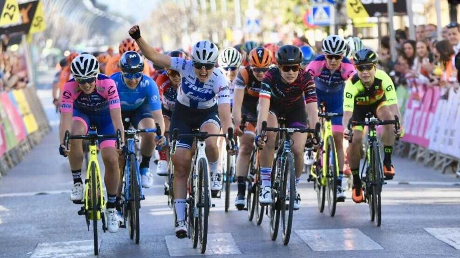 La campiona de Finlàndia, entra per davant del grup