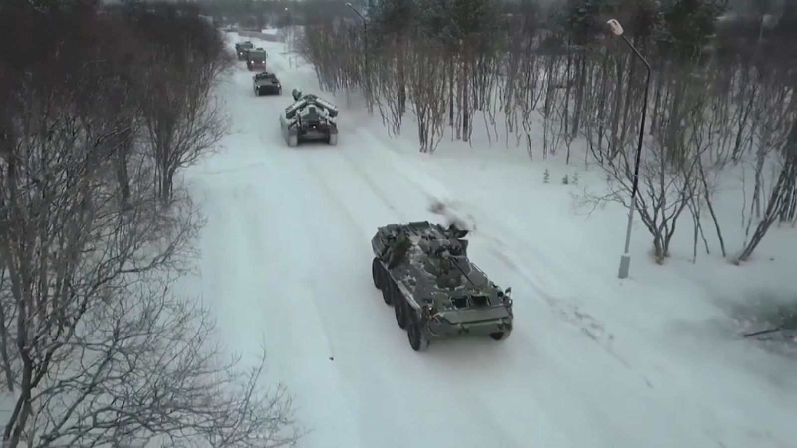 Carros de combat russos fent exercicis a les regions de Rostov i Krasnodar, pròximes a Ucraïna