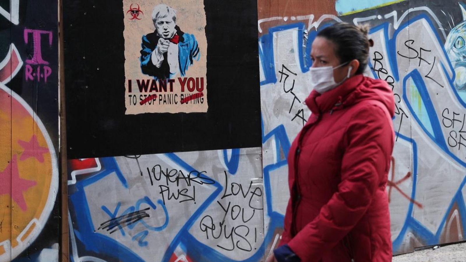 Un cartell convida a la ciutadania a consumir amb el rostre del primer ministre Boris Johnson