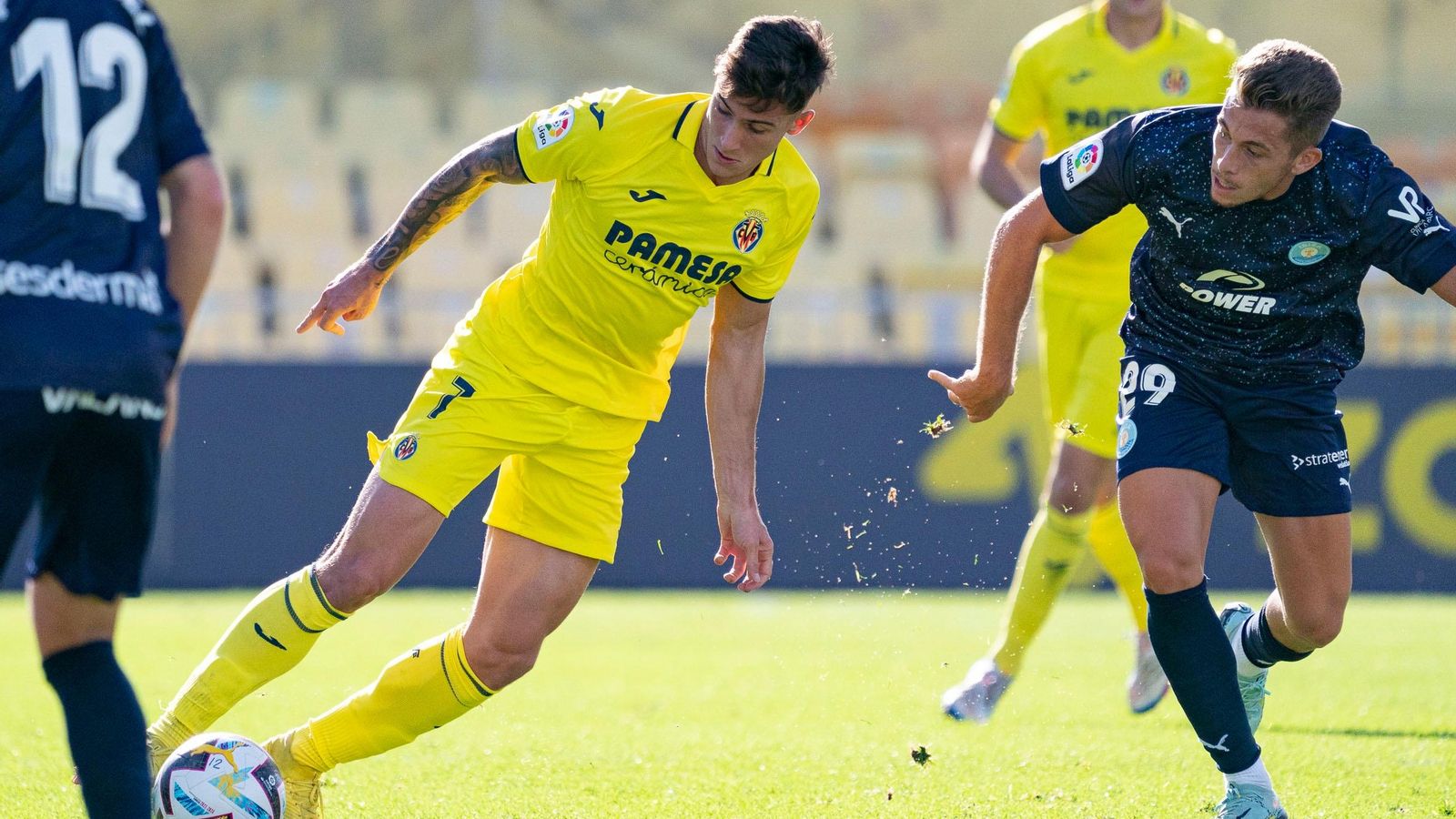 Collado condueix un baló en el partit contra l'Eivissa