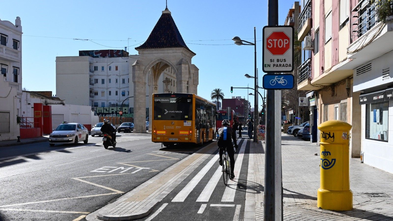 Carril bici en el carrer Sant Vicent de València