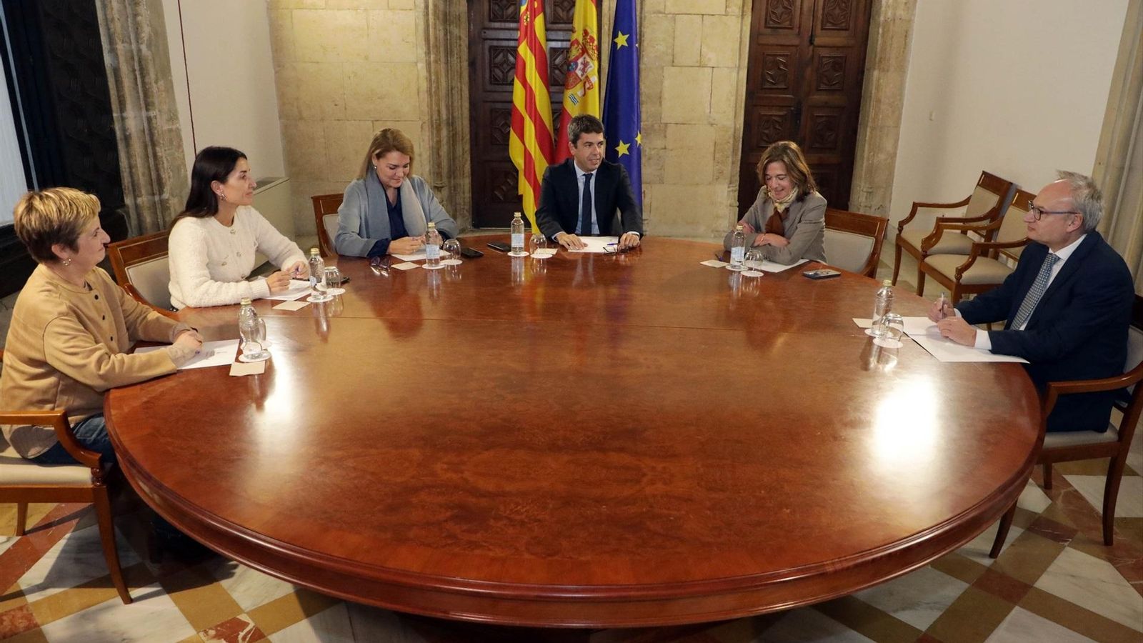 Carlos Mazón i tres conselleres es reuneixen amb representants de la Unió Espanyola d'Entitats Asseguradores i Reasseguradores (Unespa)