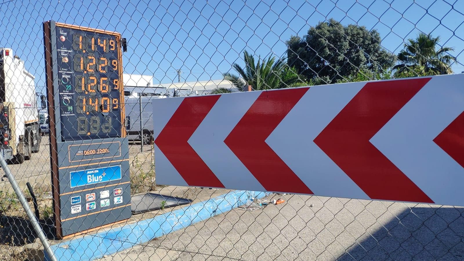 Gasolinera tancada des d'abril del 2020 prop del polígon Oliveral de Riba-roja (Camp de Túria) Gasolinera tancada des d'abril de 2020 prop del polígon Oliveral de Riba-roja (Camp de Túria)
