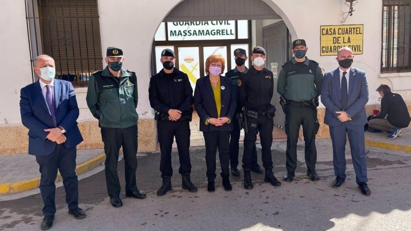 La delegada del Govern en la Comunitat Valenciana, Gloria Calero, en la seua visita a la caserna de la guàrdia civil de Massamagrell