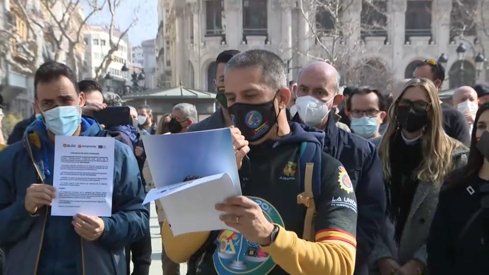 Membres del sindicat policial JUPOL que s'han concentrat davant de l'Ajuntament de València