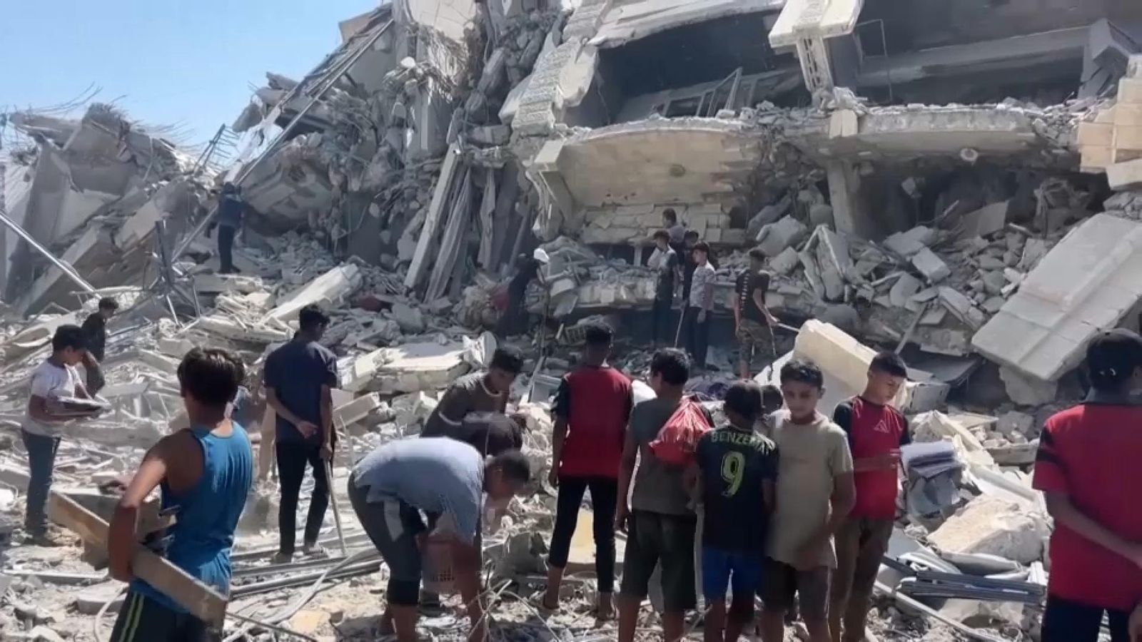 Un total de 71 palestins han mort este dissabte per atacs de l’exèrcit israelià Un total de 71 palestins han mort este dissabte per atacs de l’exèrcit israelià