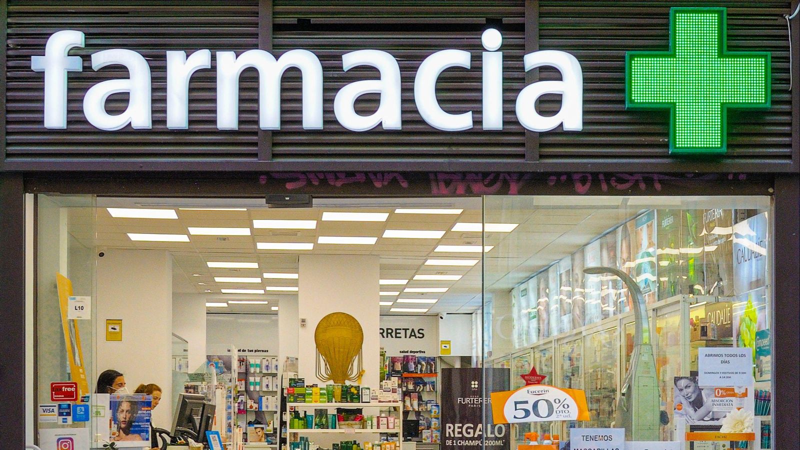 Les farmàcies de tot Espanya llançaran una campanya per a difondre que són espais segurs per a les dones víctimes de la violència masclista