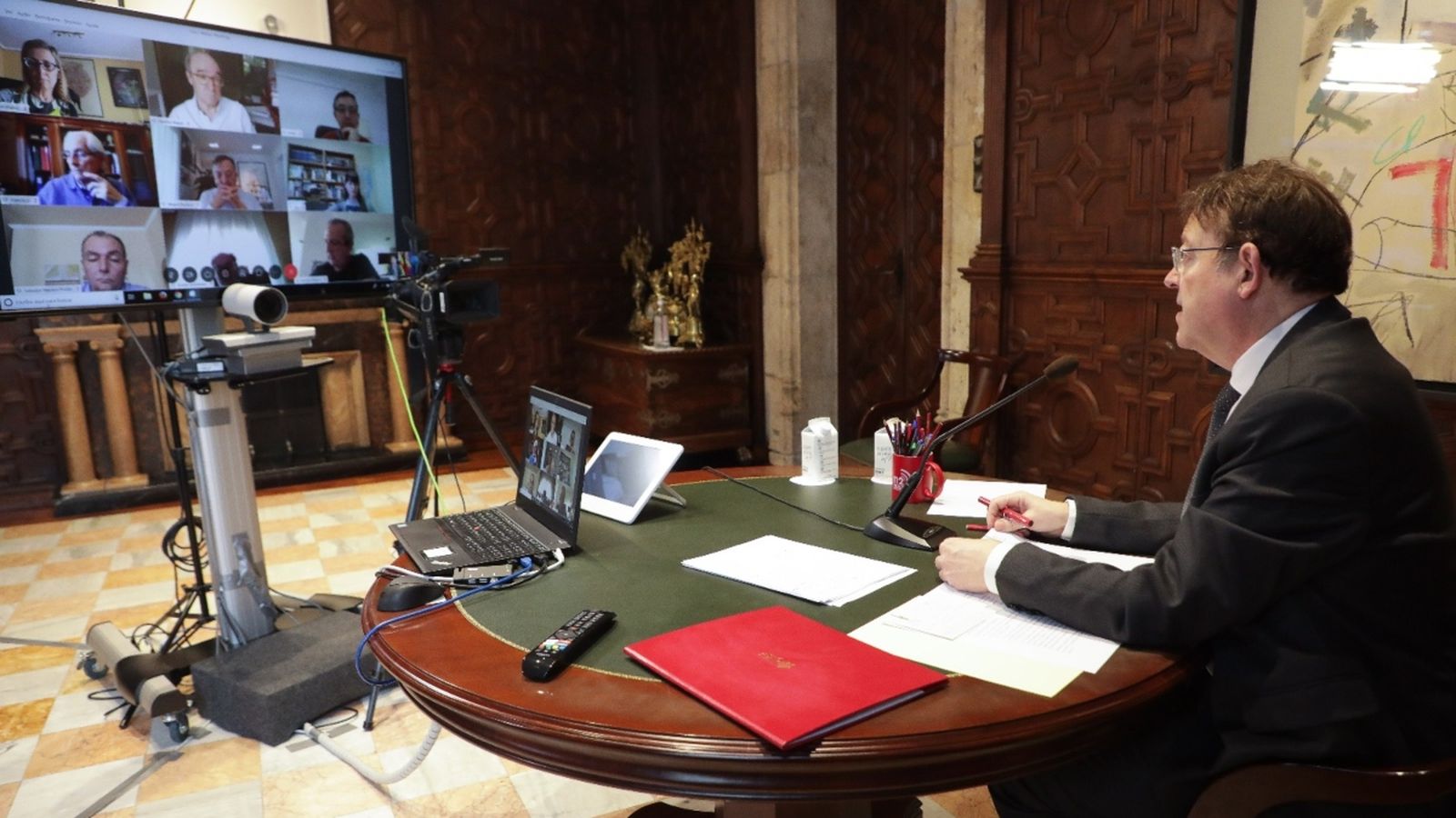 Ximo Puig, durant la reunió per videoconferència amb la CEV