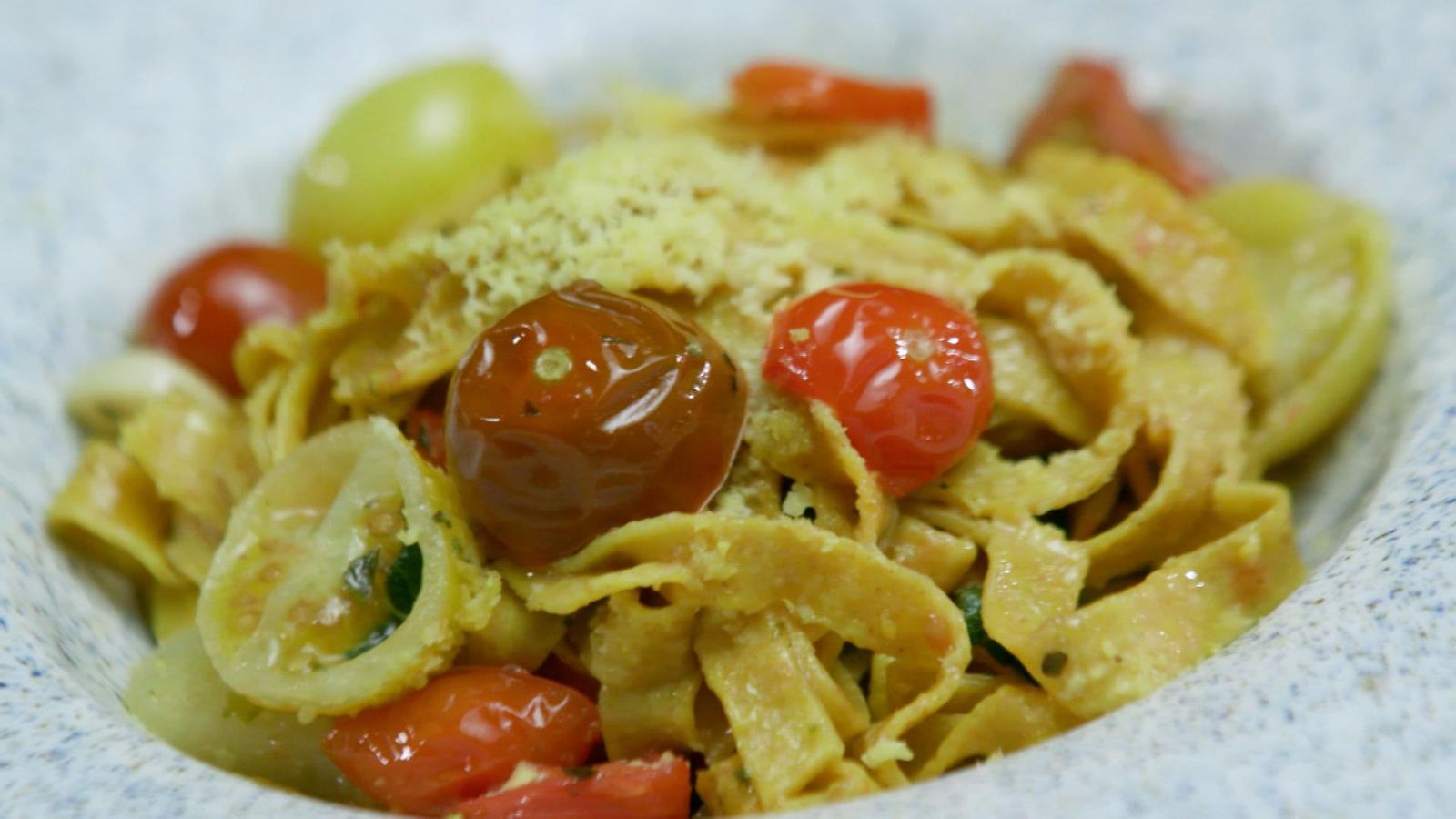 Tallarins vegans amb formatge de tramussos