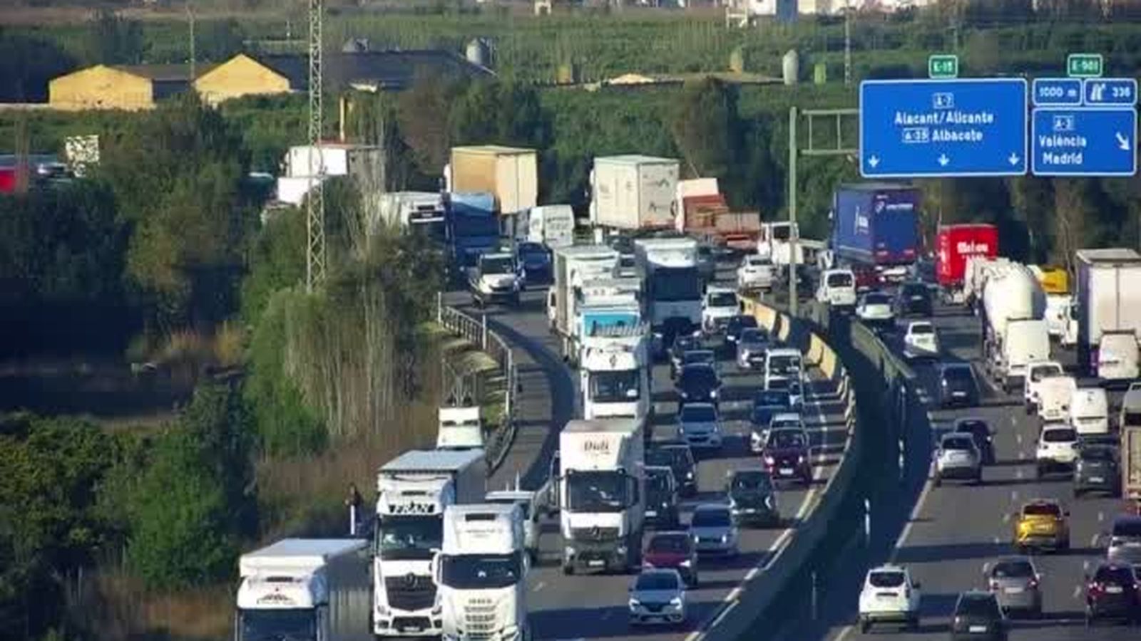 L'A7 al pas per Loriguilla, este dilluns