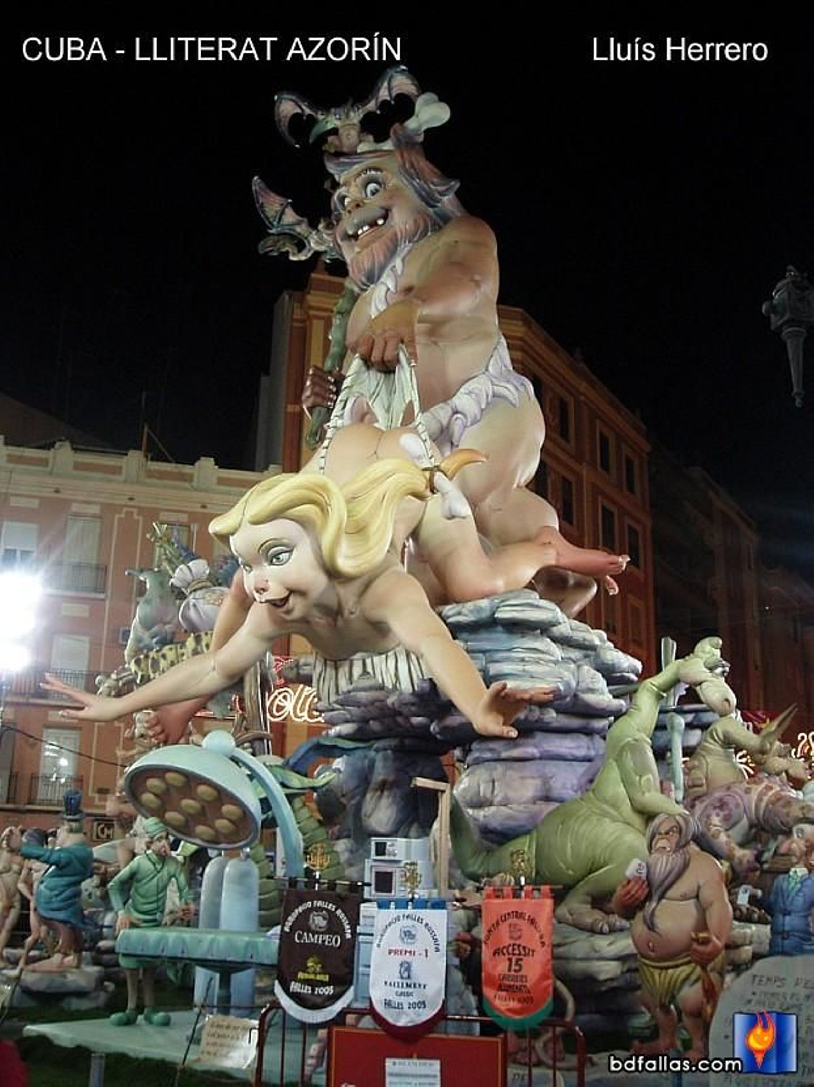 Monument de la falla Cuba-Literat Azorín de l'any 2005