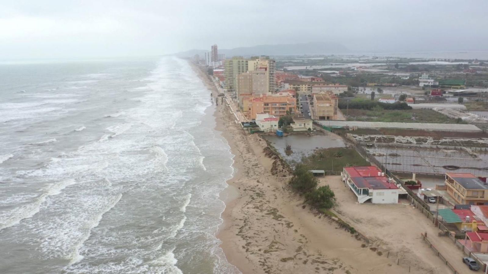 Imatge aèria de la platja del Mareny de Barraquetes (Ribera Baixa)