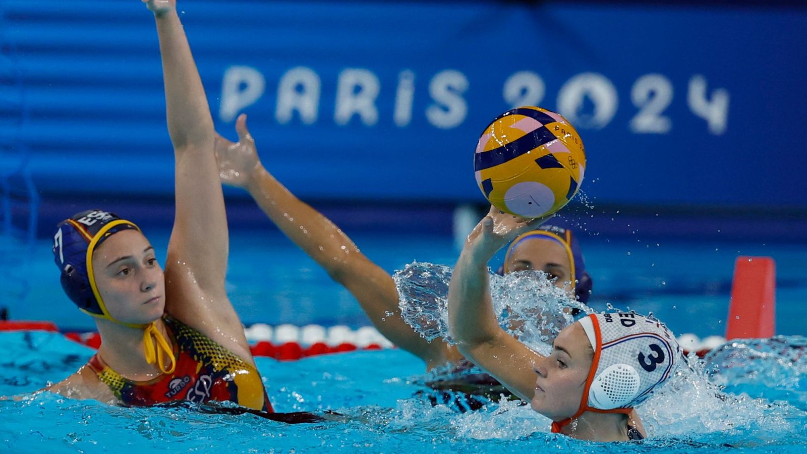 El waterpolo guanya Països Baixos i passa a la final