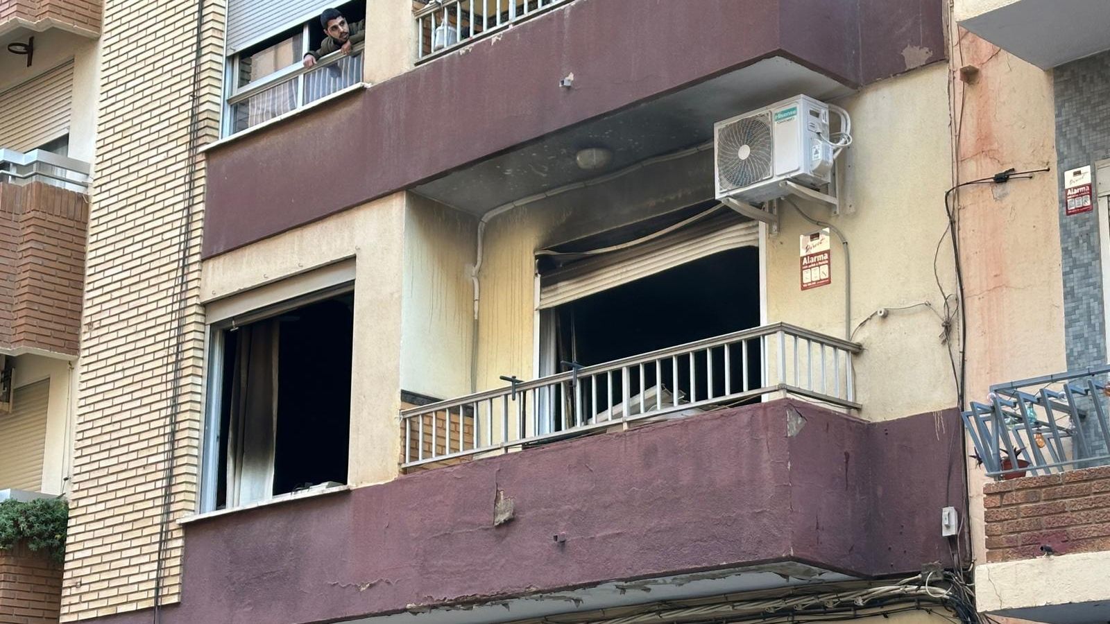 Edifici incendiat, este divendres