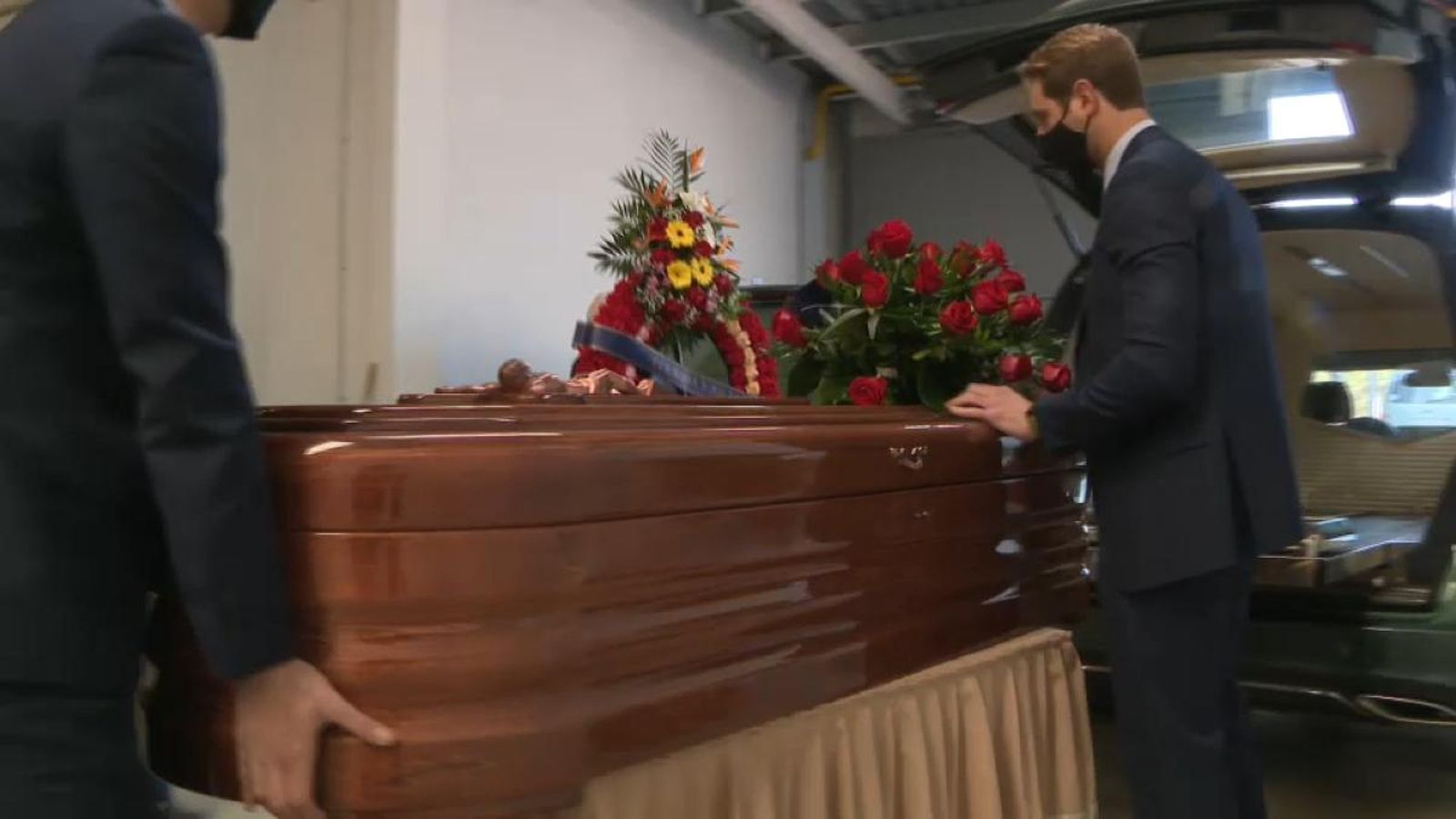 Trasllat d'un taüt d'un mort per coronavirus