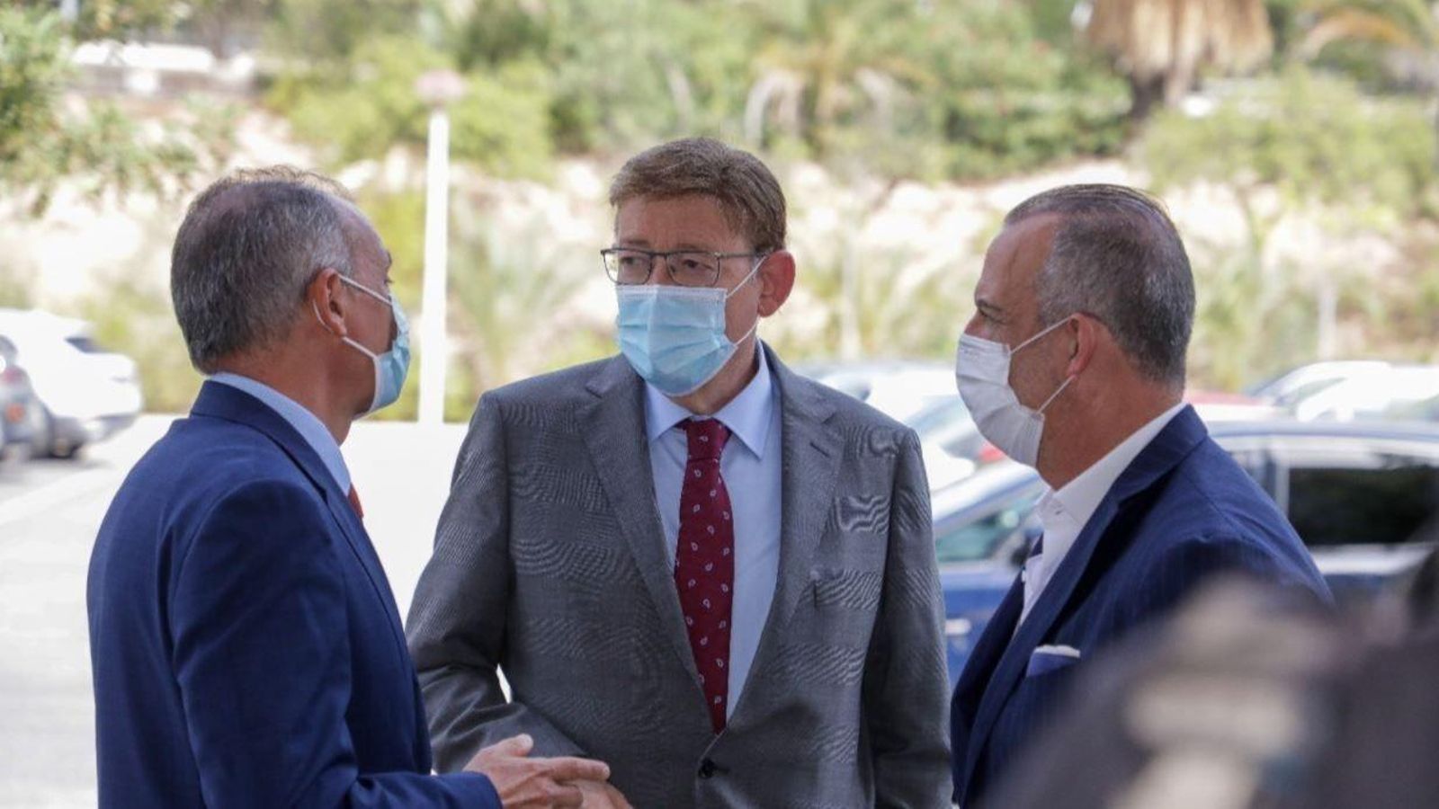 Ximo Puig amb Salvador Navarro, president de la CEV, i Perfecto Palacio, president de la CEV d'Alacant