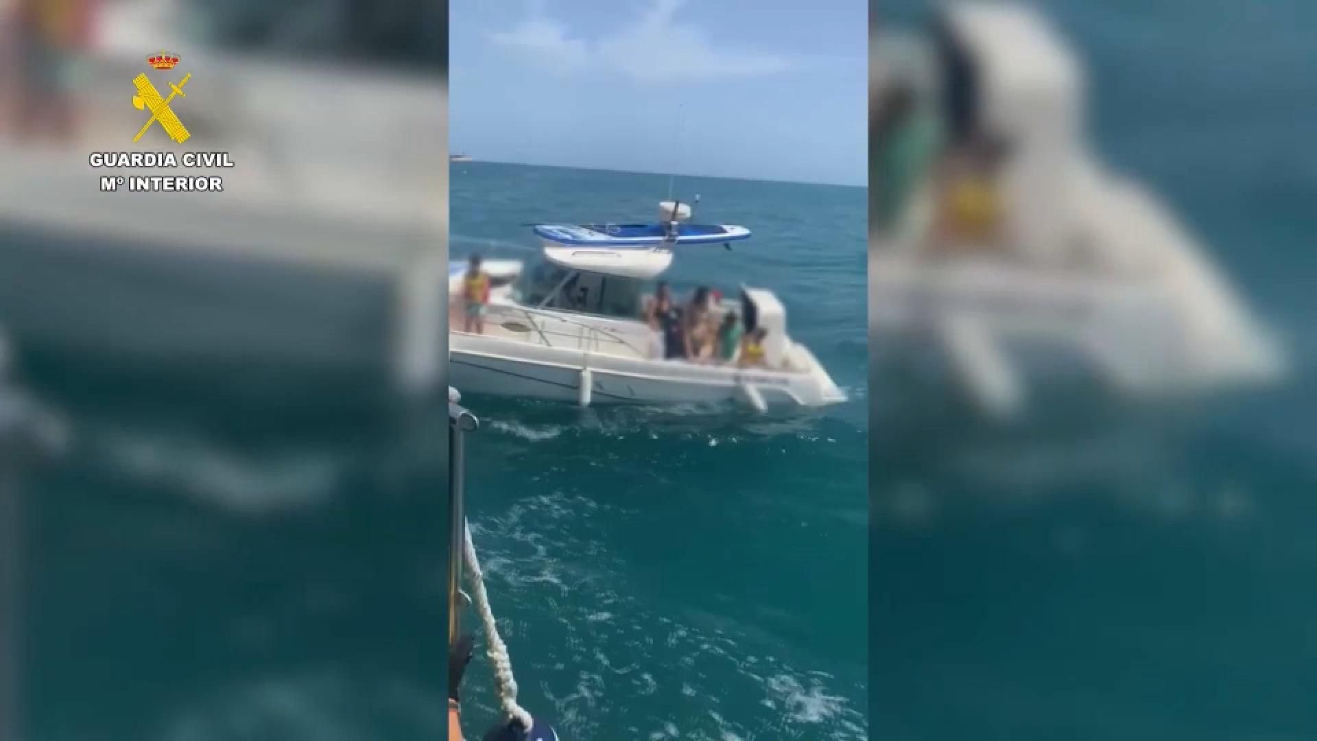 Huit tripulats d'un iot rescatades enfront de la costa de Benicarló