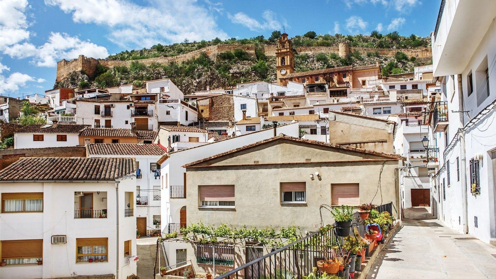 Mazón ha subratllat el doble objectiu del programa: “ajudar les persones afectades per les riuades a recuperar el seu benestar emocional i, alhora, reforçar el turisme intern"