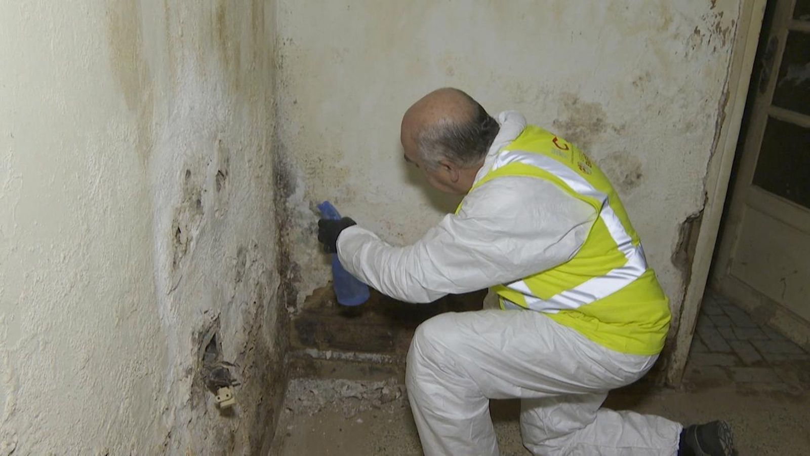 El CSIC prova a Sedaví un producte per a eliminar la humitat en sòls d'habitatges