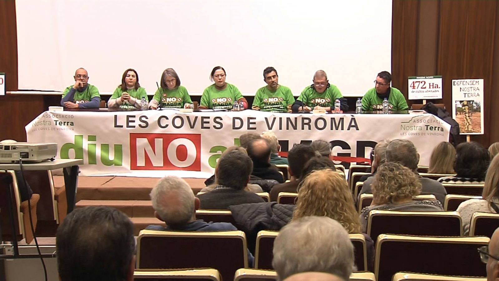 Reunió d'afectats pel macroprojecte de la Magda